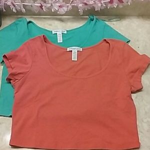 2 crop tops