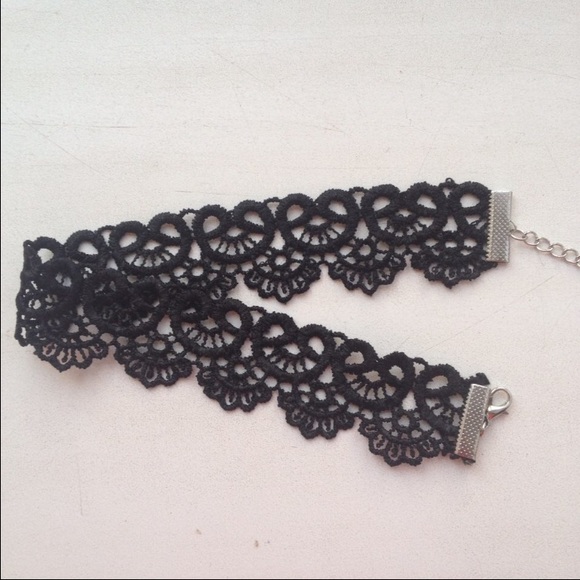 Black Lace Choker with Free Choker - Picture 2 of 3