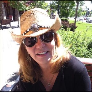 Meet your Posher, Pam