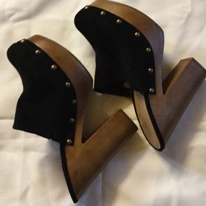 Mossimo black suede clogs