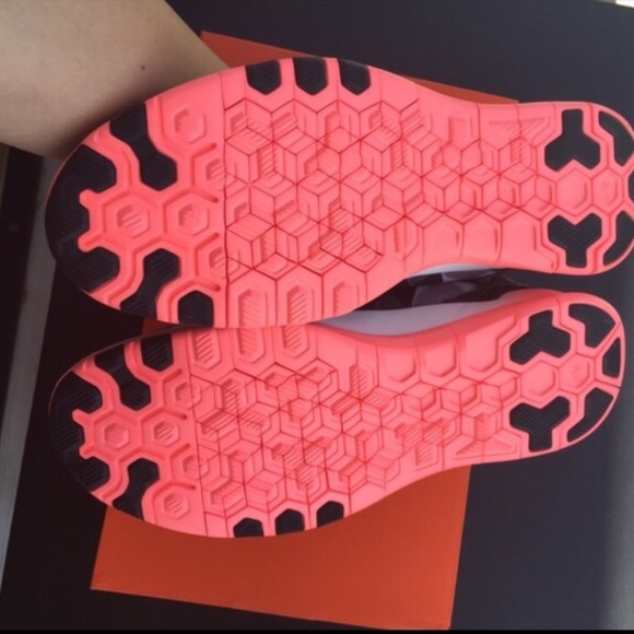 Nike women's lava flow shoes Sz 8.5 new - Picture 4 of 4