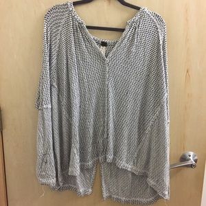 Free People light-weight, split back knit shirt