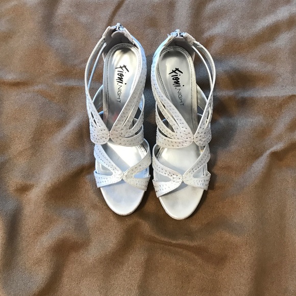 Strappy silver high heels - Picture 3 of 4