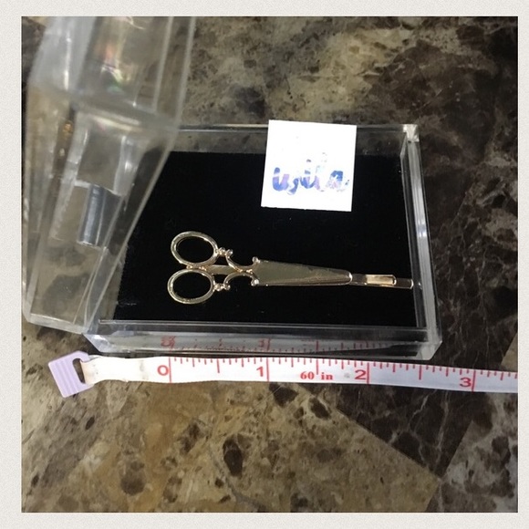 🚫SOLD🚫 Gold Hairpins ✂️ Both for &12! - Picture 4 of 4