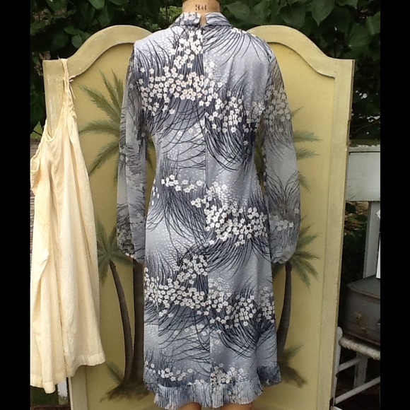 VTG DAISY NYLON DRESS...PRETTY PRETTY PRETTY! - Picture 3 of 4