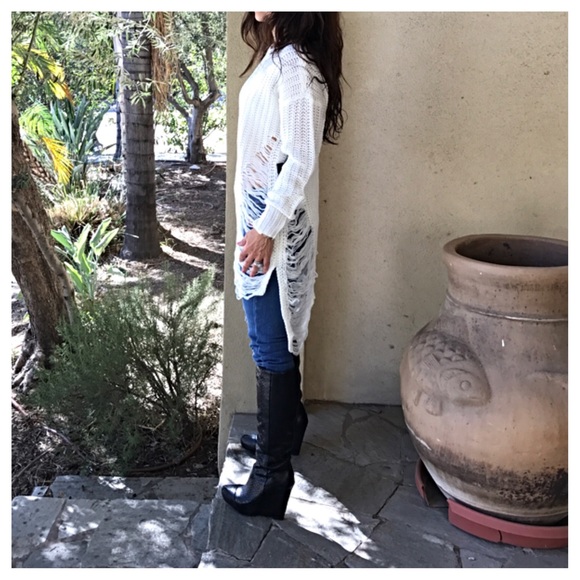 ✨LAST ONE ✨Shredded sweater - Picture 2 of 3