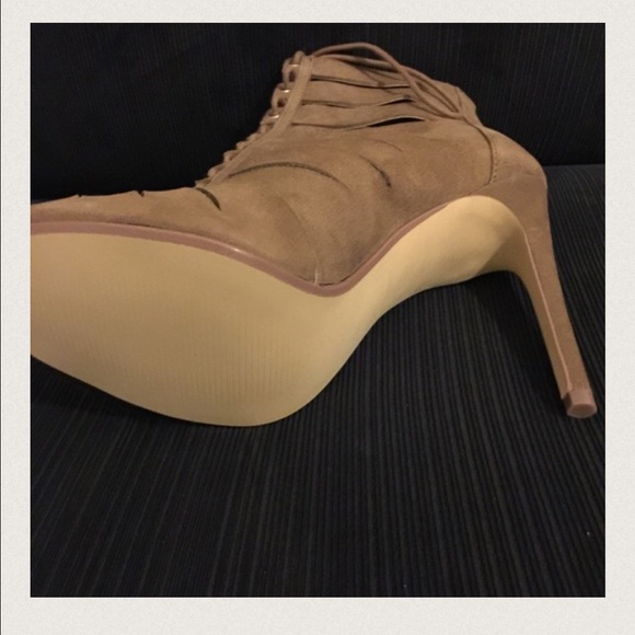 💎New Steve Madden Booties💎in "Sand" - Picture 5 of 8