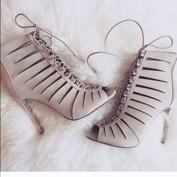 Steve Madden Shoes - 💎New Steve Madden Booties💎in "Sand"
