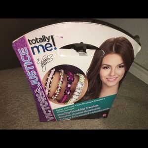 Victoria Justice braclet kit