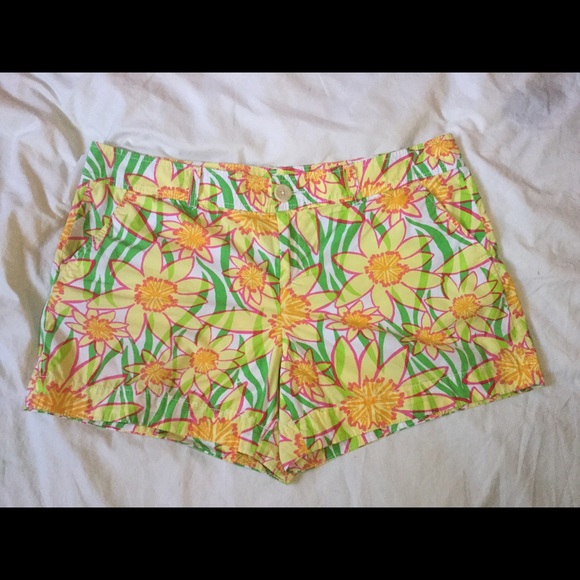 🚨price negotiable🚨LillyPulitzer sunflower shorts - Picture 2 of 3