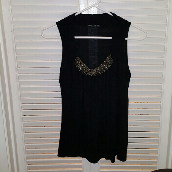 Cable & gauge sleeveless
