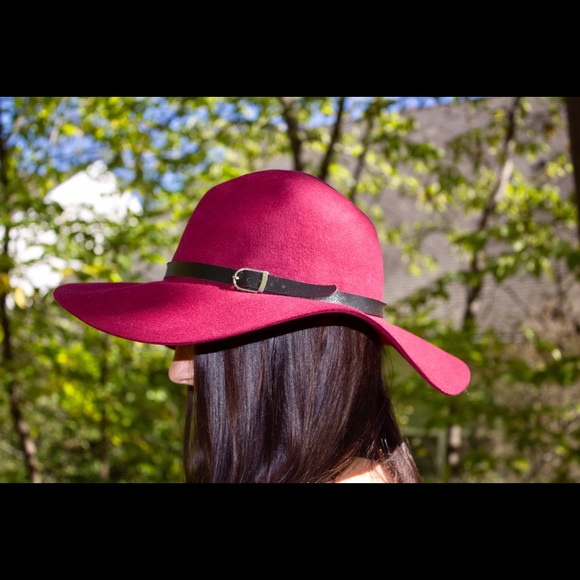 Red Wine Belted Floppy Hat - Picture 5 of 7