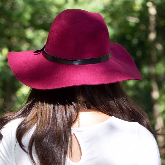 Red Wine Belted Floppy Hat - Picture 6 of 7