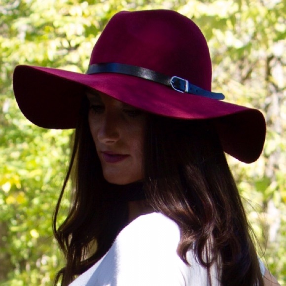 Red Wine Belted Floppy Hat - Picture 4 of 7