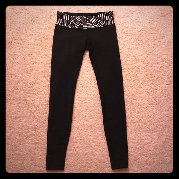 Black Lululemon Leggings - size 8