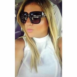 Meet your Posher, Dina