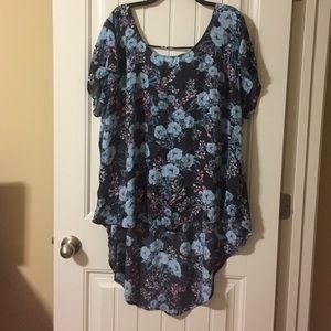 High-low chiffon shirt. Great with leggings