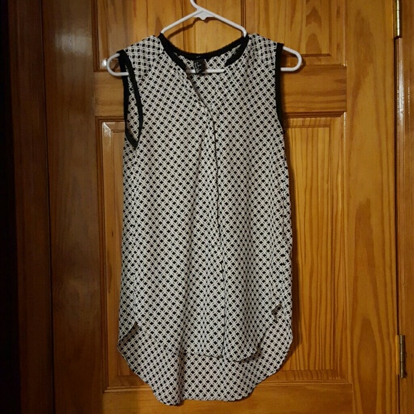 H&M black and white patterned top