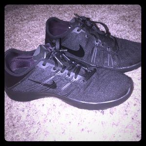 Black nike free training shoe
