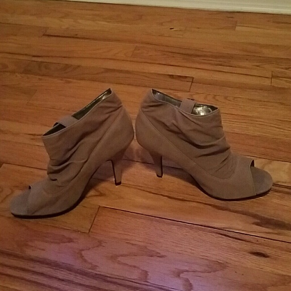 Heels - Picture 2 of 2