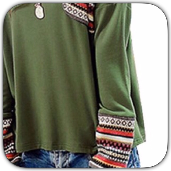 JUST IN! NWT Sweet Green Thumb Sleeve Aztec Top - Picture 2 of 4
