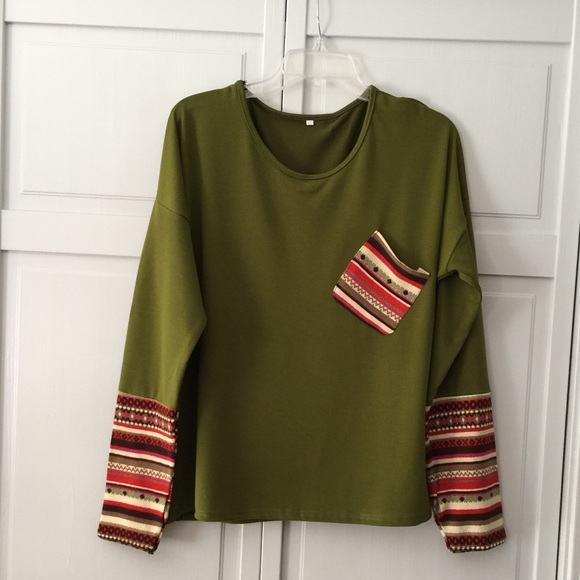 JUST IN! NWT Sweet Green Thumb Sleeve Aztec Top - Picture 3 of 4
