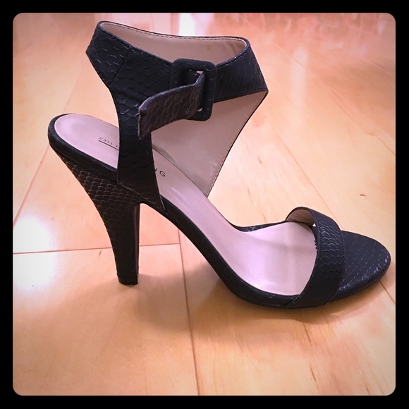 Strappy heel