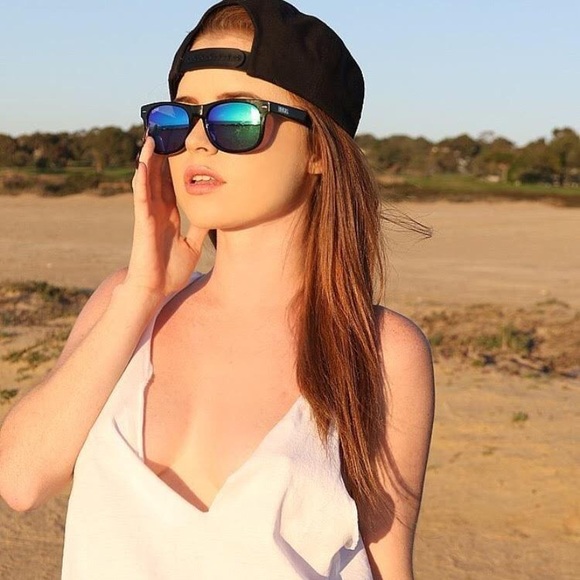 🚫SOLD OUT🚫DIFF Eyewear - Kota - Black/Blue - Picture 2 of 4