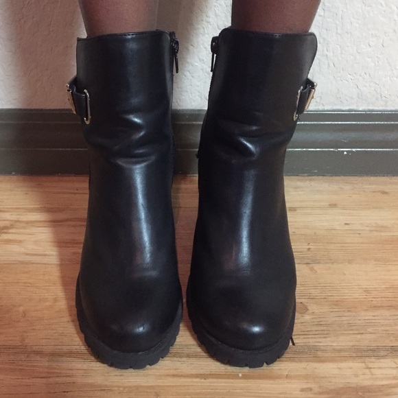 Black ankle boots with heel