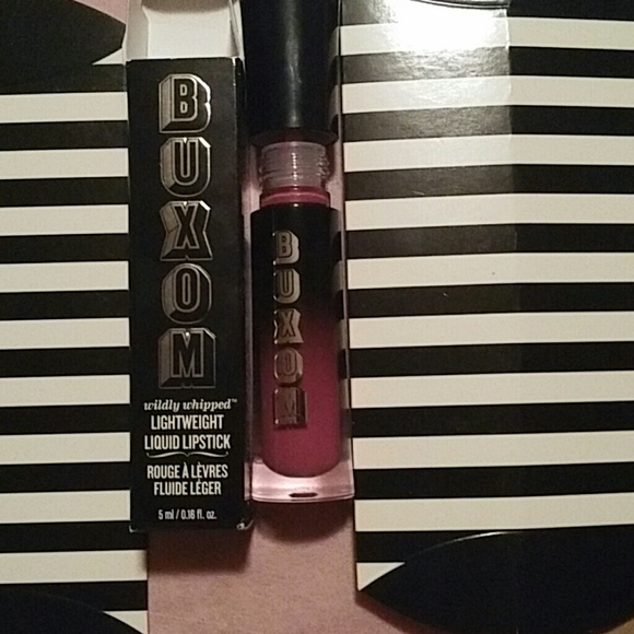 Buxom lipstick liquid matte lip color lip plumper