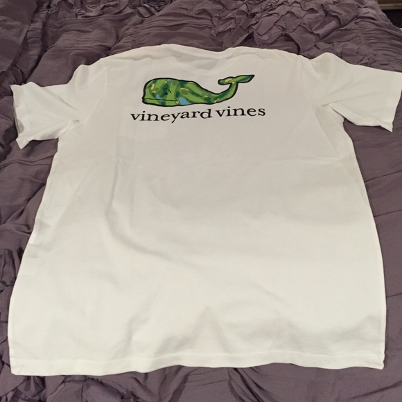 Vineyard Vines T-shirt