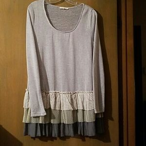 Pretty Easel tiered tunic sz L  nwot
