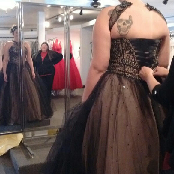 Prom dress - Picture 2 of 3