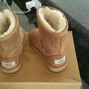 Ugg Girls Size 11