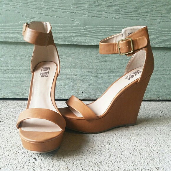 Glace Wedge Sandal Saddle Colored