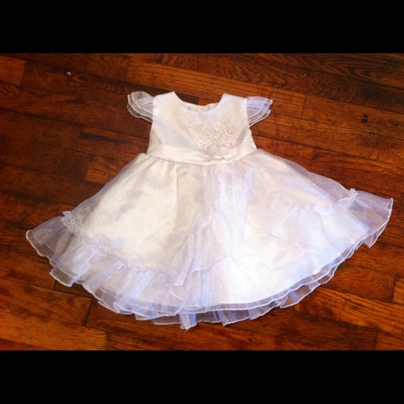 Girls White Formal Dress size 12-18 months