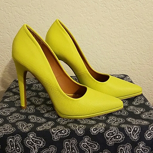 Lime green textured heels