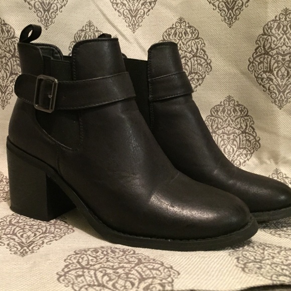 Block heel ankle boots
