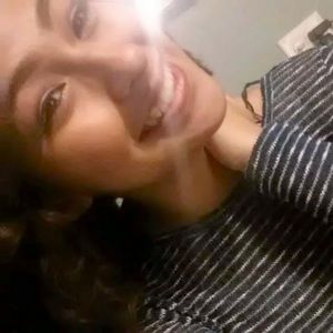 Meet your Posher, Dayana