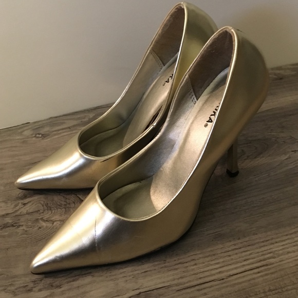 Gold Metallic Pointed Pumps