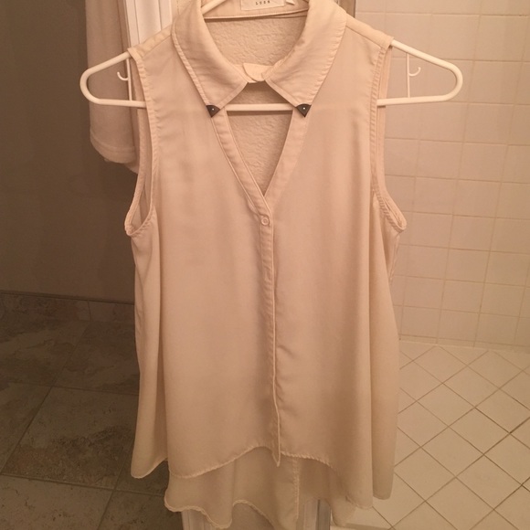 Cut out cream collard tunic.