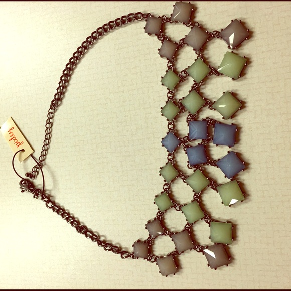 Pixley Jewelry - Beautiful Colorful necklace 💚