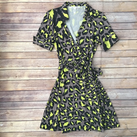 DVF Vintage short sleeve wrap mini dress 12