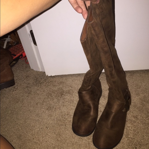 Calf high boots - Picture 2 of 3