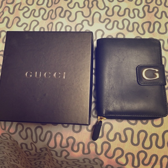 Gucci black leather wallet