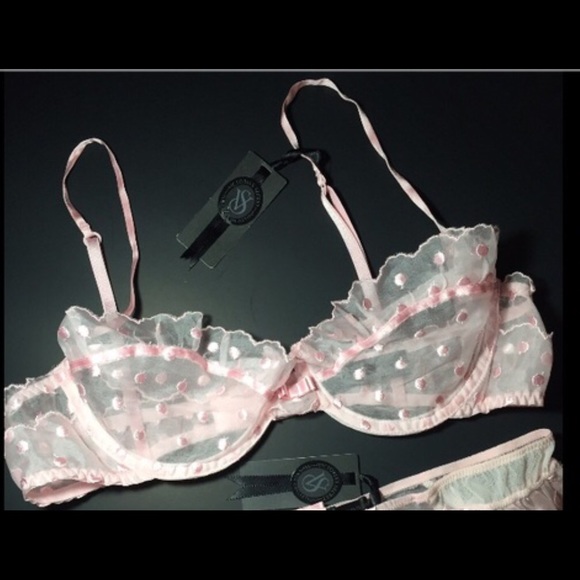 New Victoria's Secret bra Limited Edition 34C - Picture 1 of 4