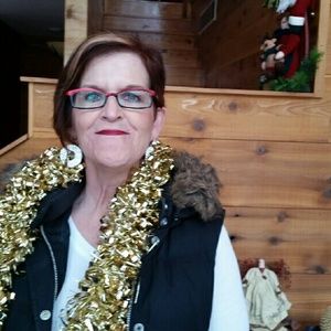 Meet your Posher, Maura