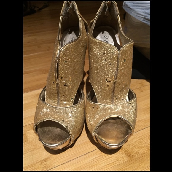 Heels - Picture 2 of 2