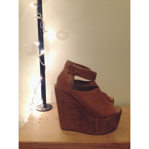 NWOB Deena & Ozzy Congac Platform Sandals Size 9