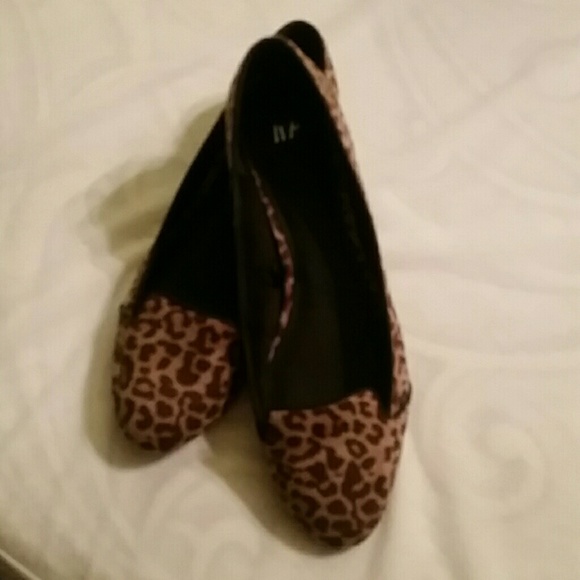 Size 8.5 leopard Flats